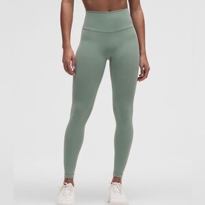 Lululemon Wunder Train High-Rise Tight 28"
1 x Crater Blue / Size 8